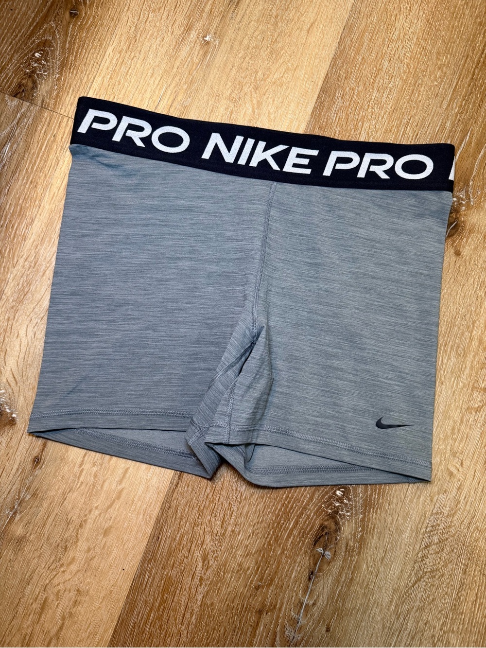 Nike Pro Grey Dri-Fit Athletic Shorts Women’s Size Large